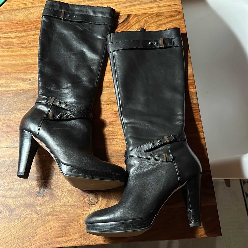 Cole Hahn Heeled leather boot w/Nike Air technology